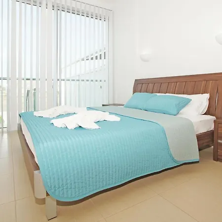 Shelly - Beachfront *