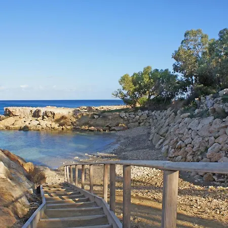 Shelly - Beachfront *